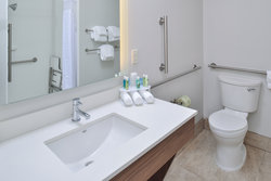  - Holiday Inn Express & Suites Island Lake Brighton
