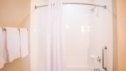  - Holiday Inn Express South Wichita - I-135, Exit 1A