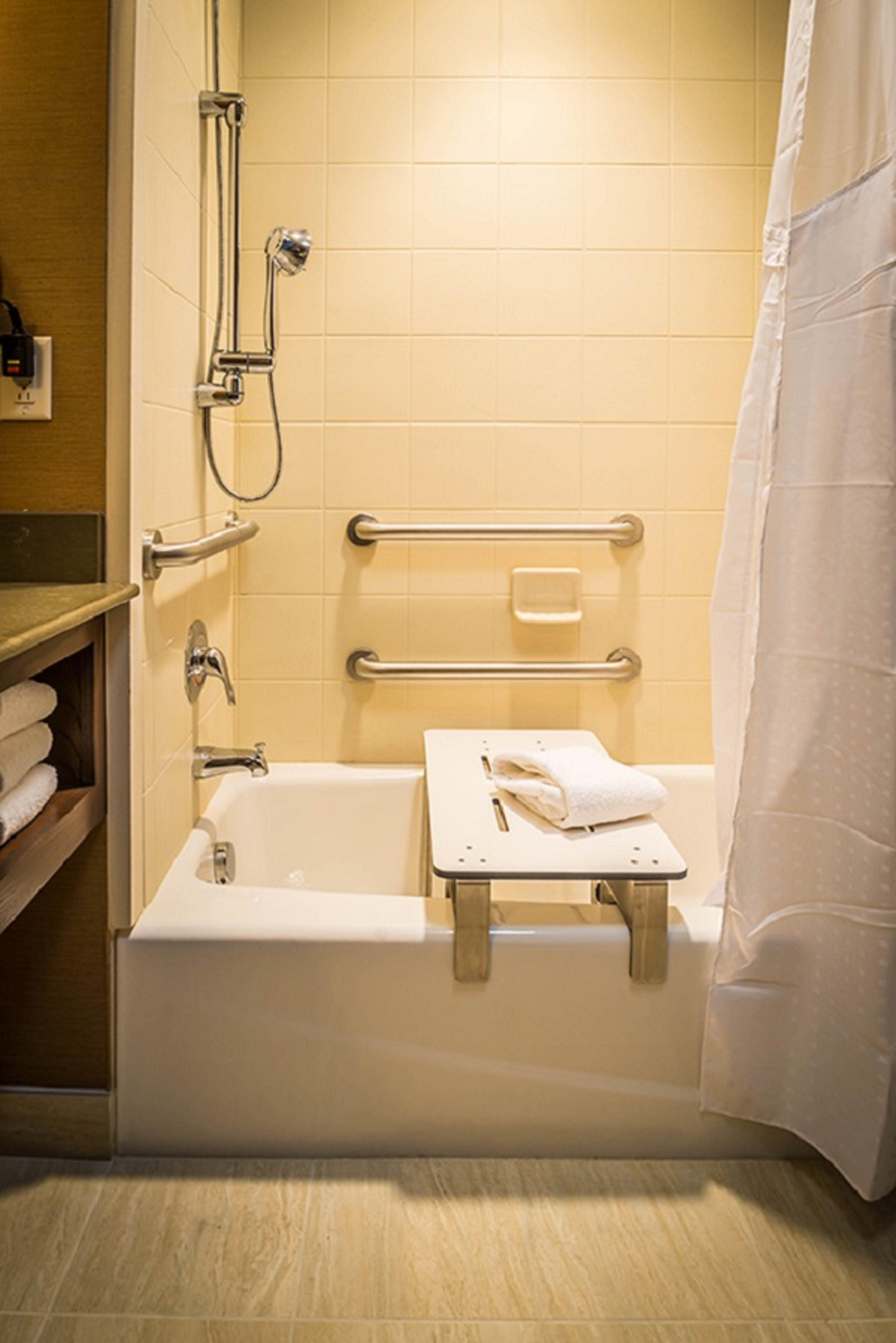 HOLIDAY INN EXP STES S MURRAY BY IH-guestroom-Guest Bathroom.jpg