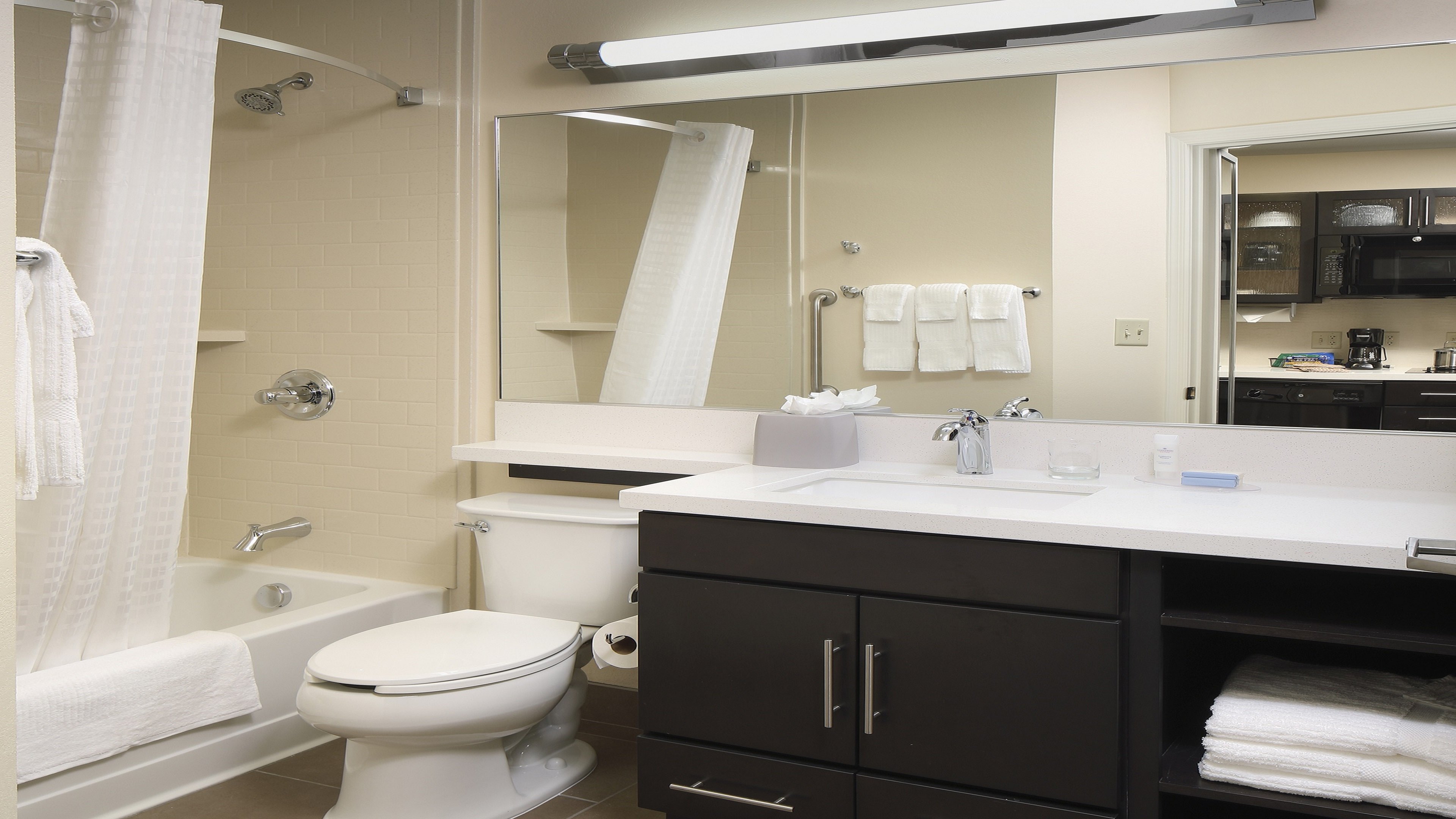 CANDLEWOOD STES SOUTH BY IHG-guestroom-Guest Bathroom with Tub.jpg