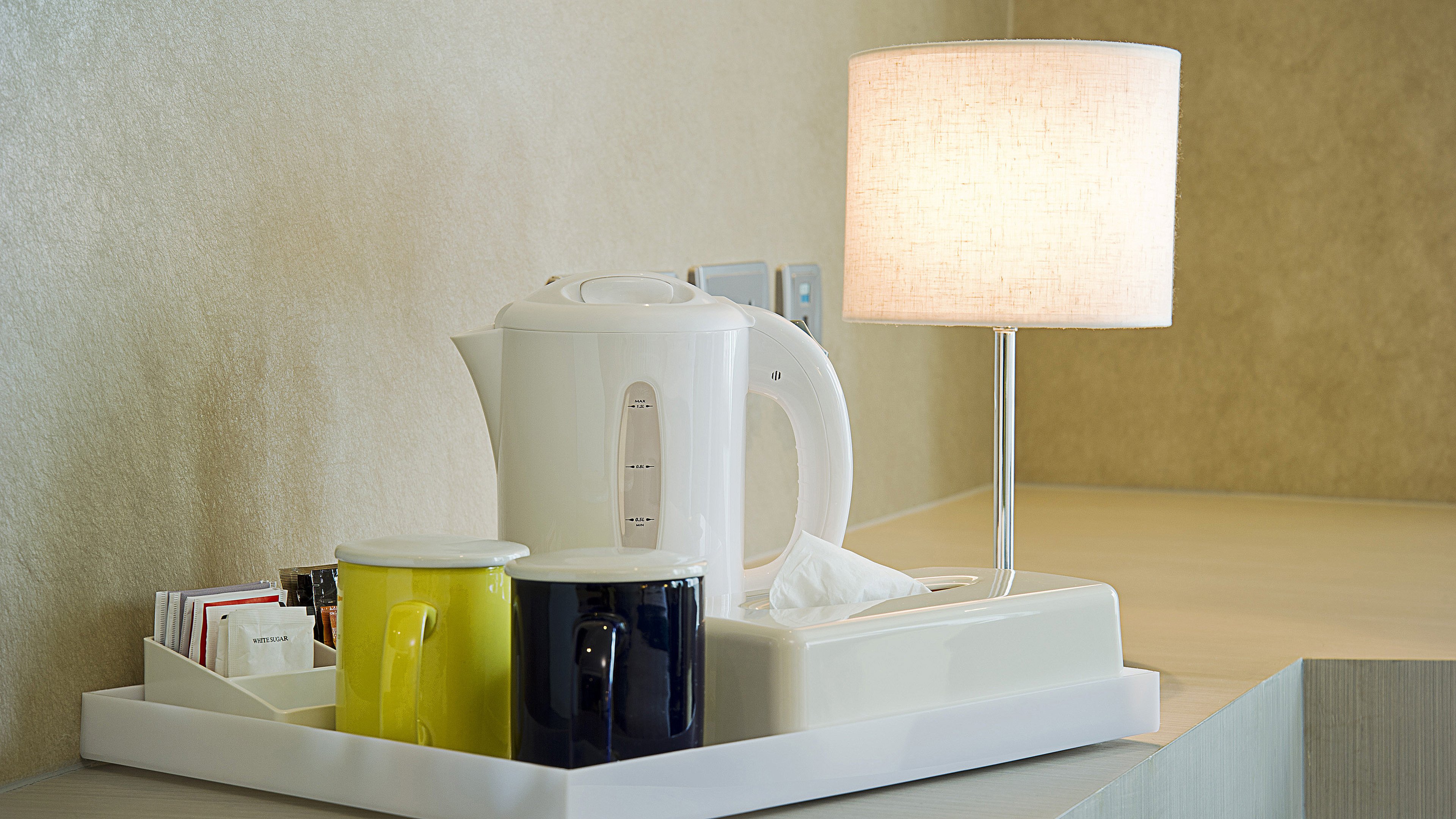 HOLIDAY INN EXP MONGKOK BY IHG-guestroom-Complimentary Tea & Coffee with Kettle in all guest room.jpg