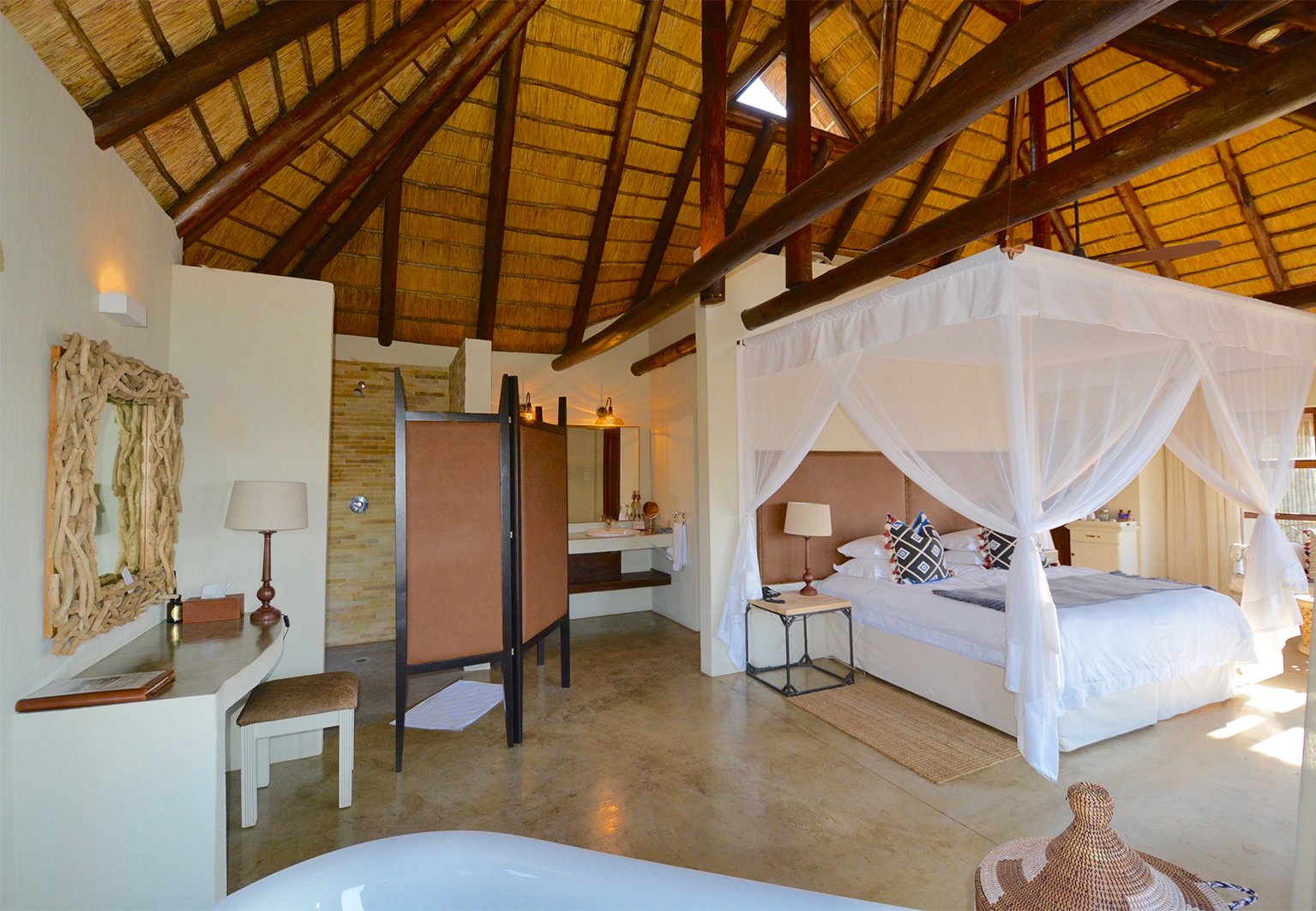 Esiweni Luxury Safari Lodge-guestroom-Luxury Suite.jpg