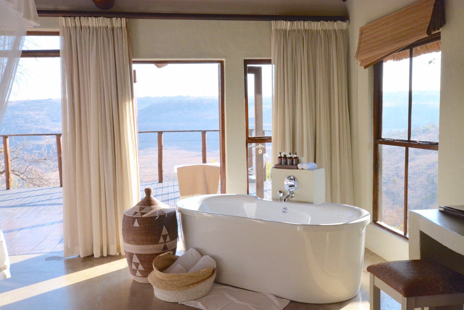 Esiweni Luxury Safari Lodge-guestroom-Luxury Suite Bathroom.jpg