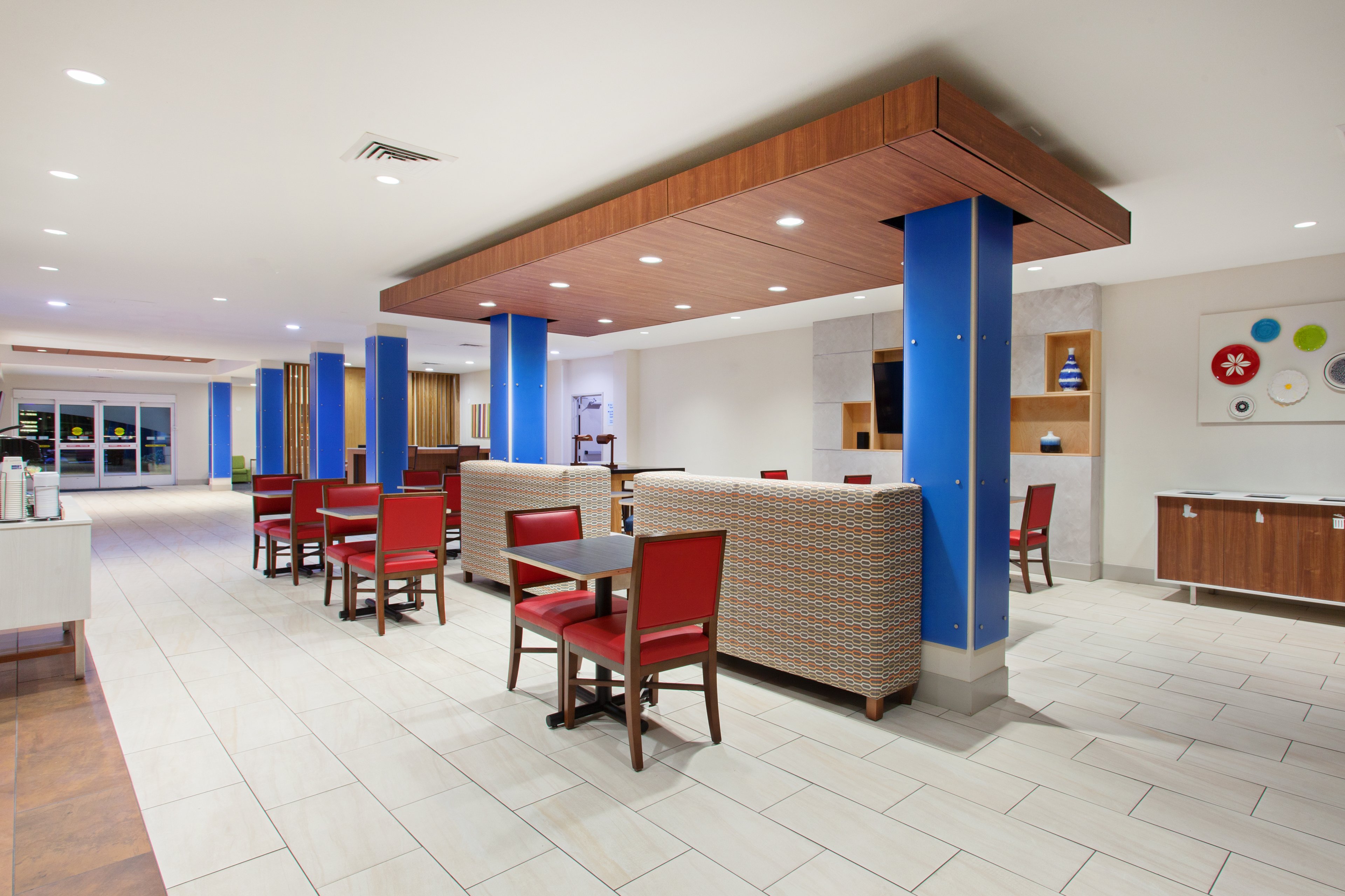 HOLIDAY INN EXP STES CORONA BY IHG-guestroom-Sip your morning coffee in our spacious dining area..jpg