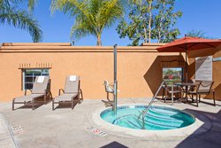  - Holiday Inn Express & Suites Corona - I-15, Exit 95