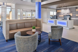  - Holiday Inn Express & Suites Lee's Summit - I-470, Exits 7A & 7B