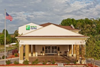 Holiday Inn Express Hotel & Suites