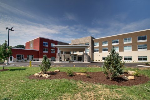 Holiday Inn Express & Suites Galesburg FREE Breakfast and Internet