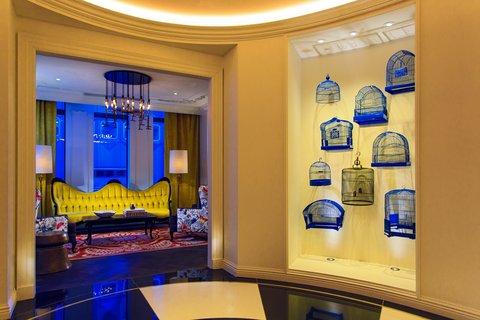 Pittsburgh Hotel Lobby With A Relaxing Seating Area for Guests