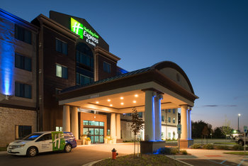 Holiday Inn Express & Suites Kansas City Airport