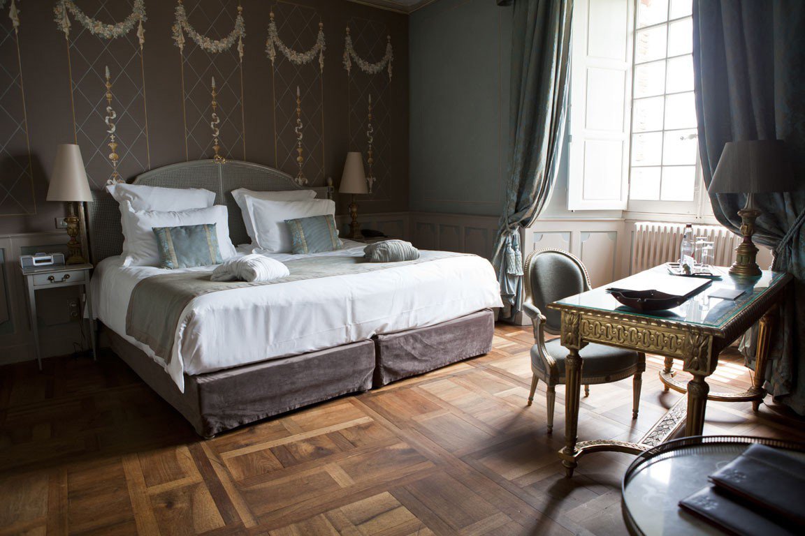 Chateau de Mercues-guestroom-Junior Suite.jpg