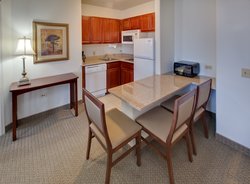  - Staybridge Suites Rockford - I-39 & I-90, Exit 15