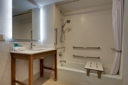  - Holiday Inn Express & Suites Wapakonet - I-75, Exit 111