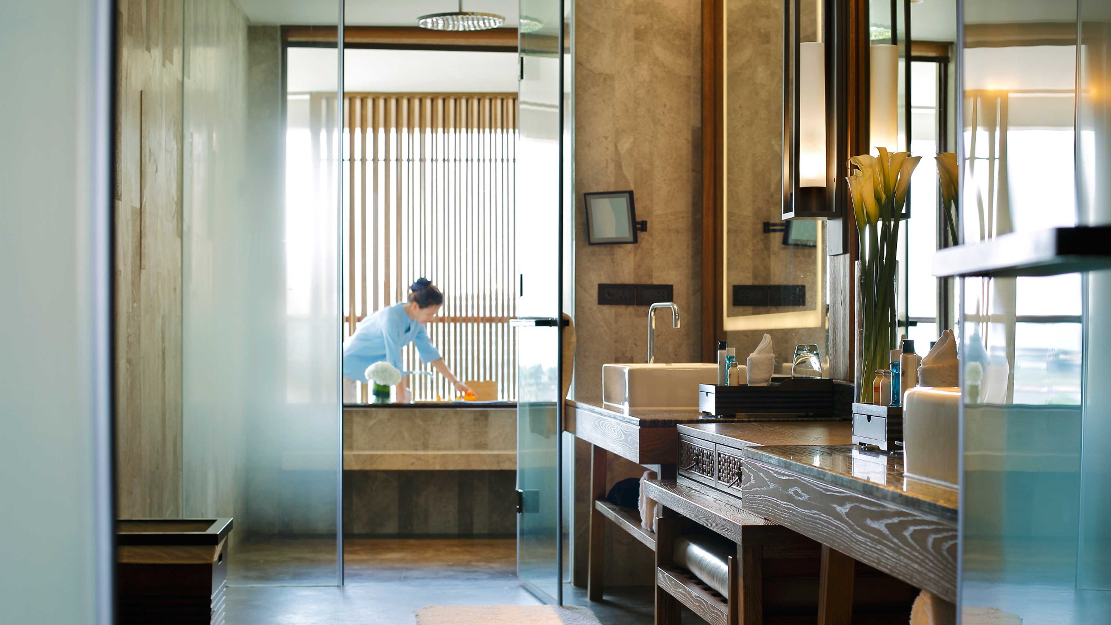 INTERCONTINENTAL SANYA HAITANG BY I-guestroom-InterContinental Sanya Haitang Bay Resort Guest Bathroom.jpg