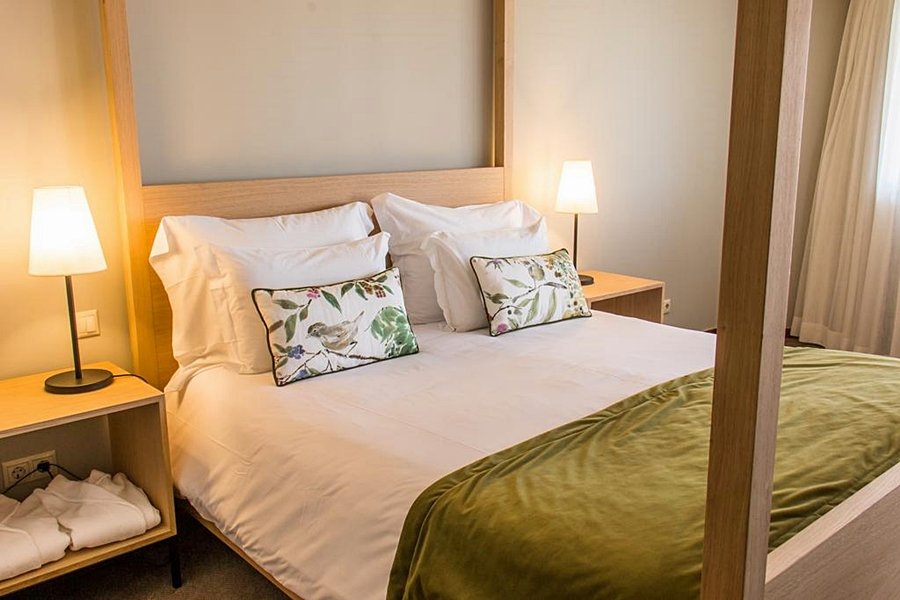 EVORA-guestroom-003196 Guest Room.jpg