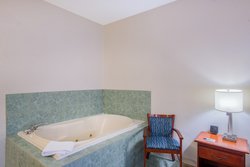  - Holiday Inn Express & Suites Brattleboro