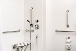  - Holiday Inn Express Le Claire - I-80, Exit 306