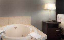  - Holiday Inn Express Le Claire - I-80, Exit 306