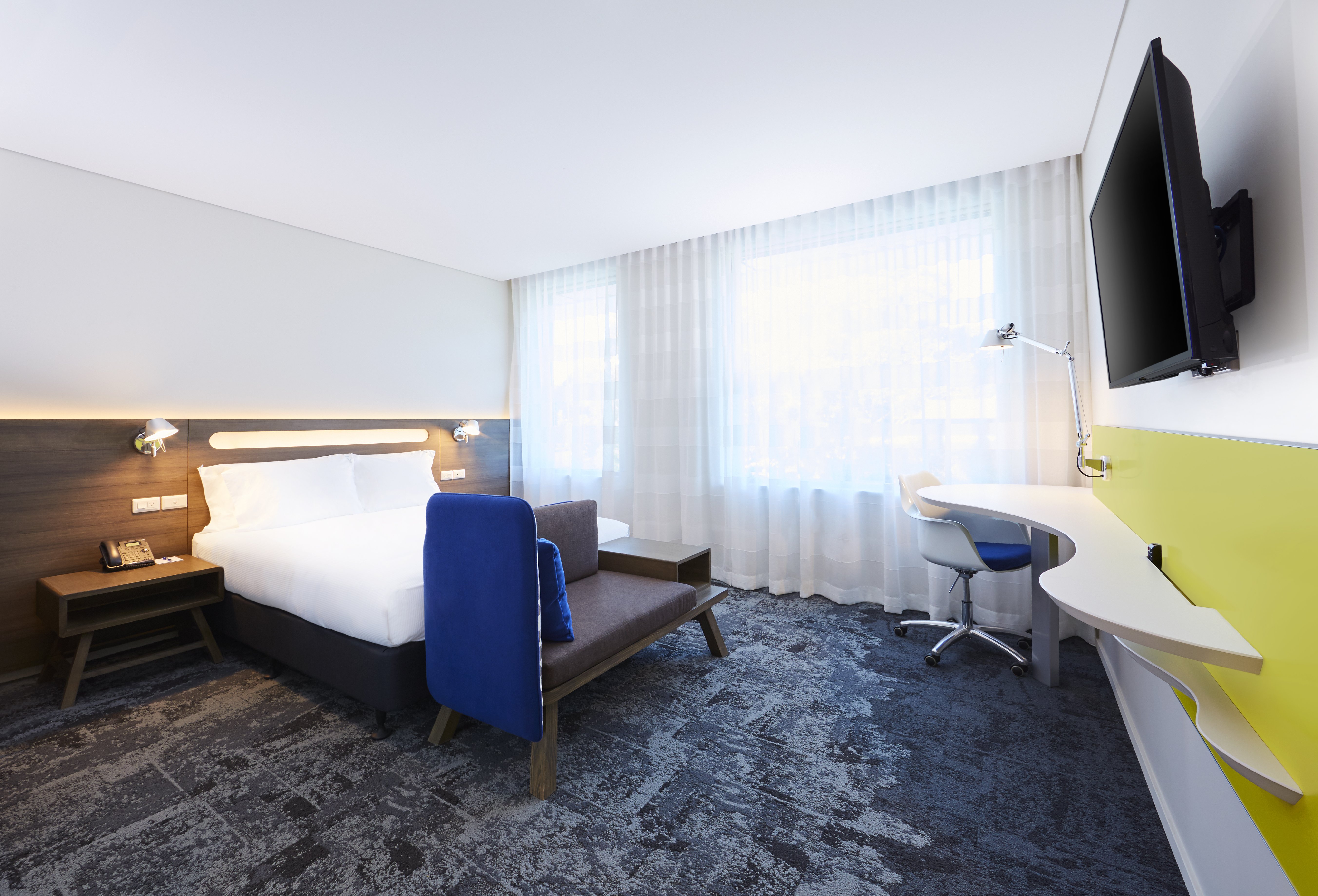 HOLIDAY INN EXP MACQUARIE PARK-guestroom-Queen Accessible Room.jpg