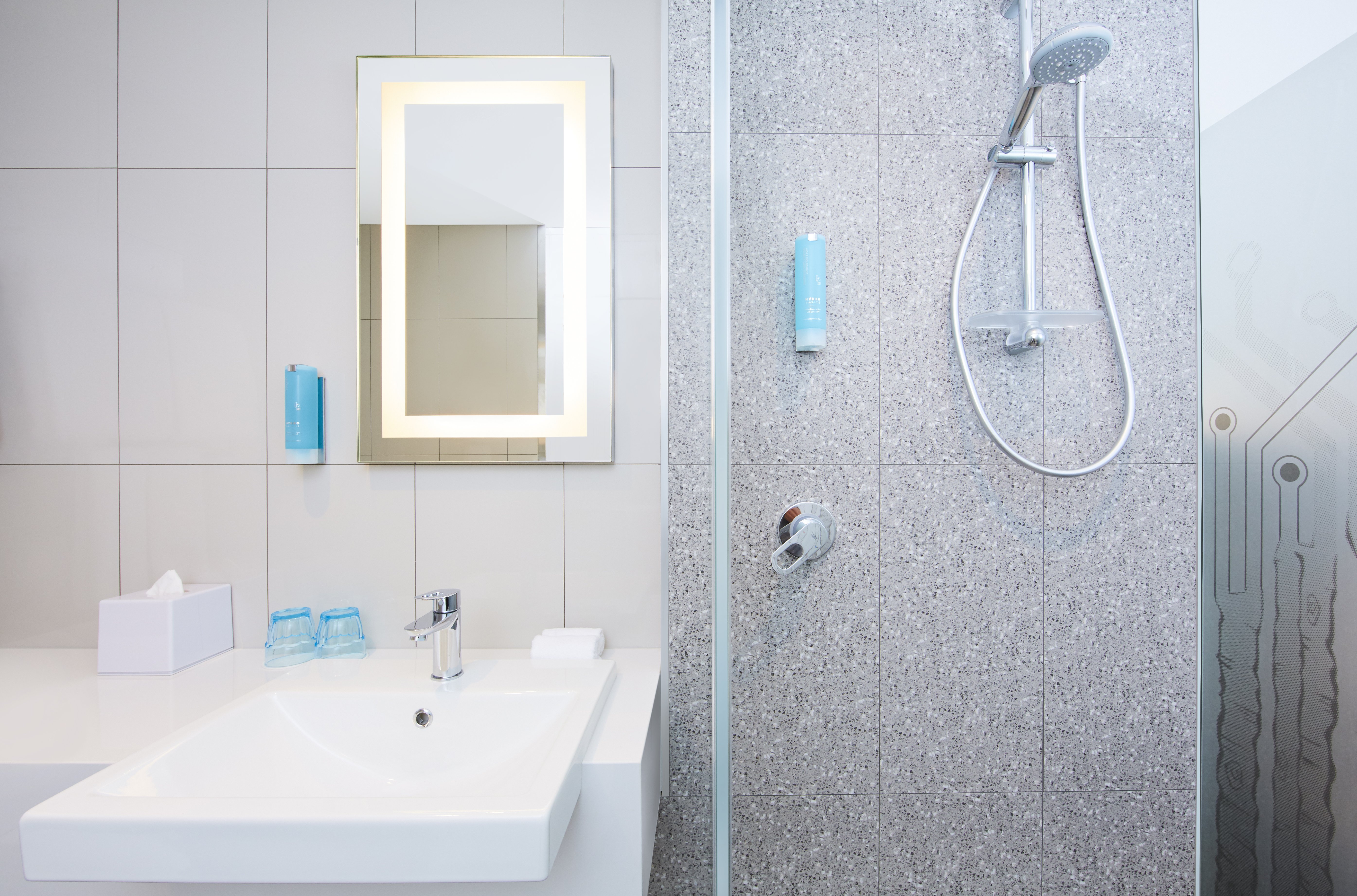 HOLIDAY INN EXP MACQUARIE PARK-guestroom-Enjoy access to your own private ensuite.jpg