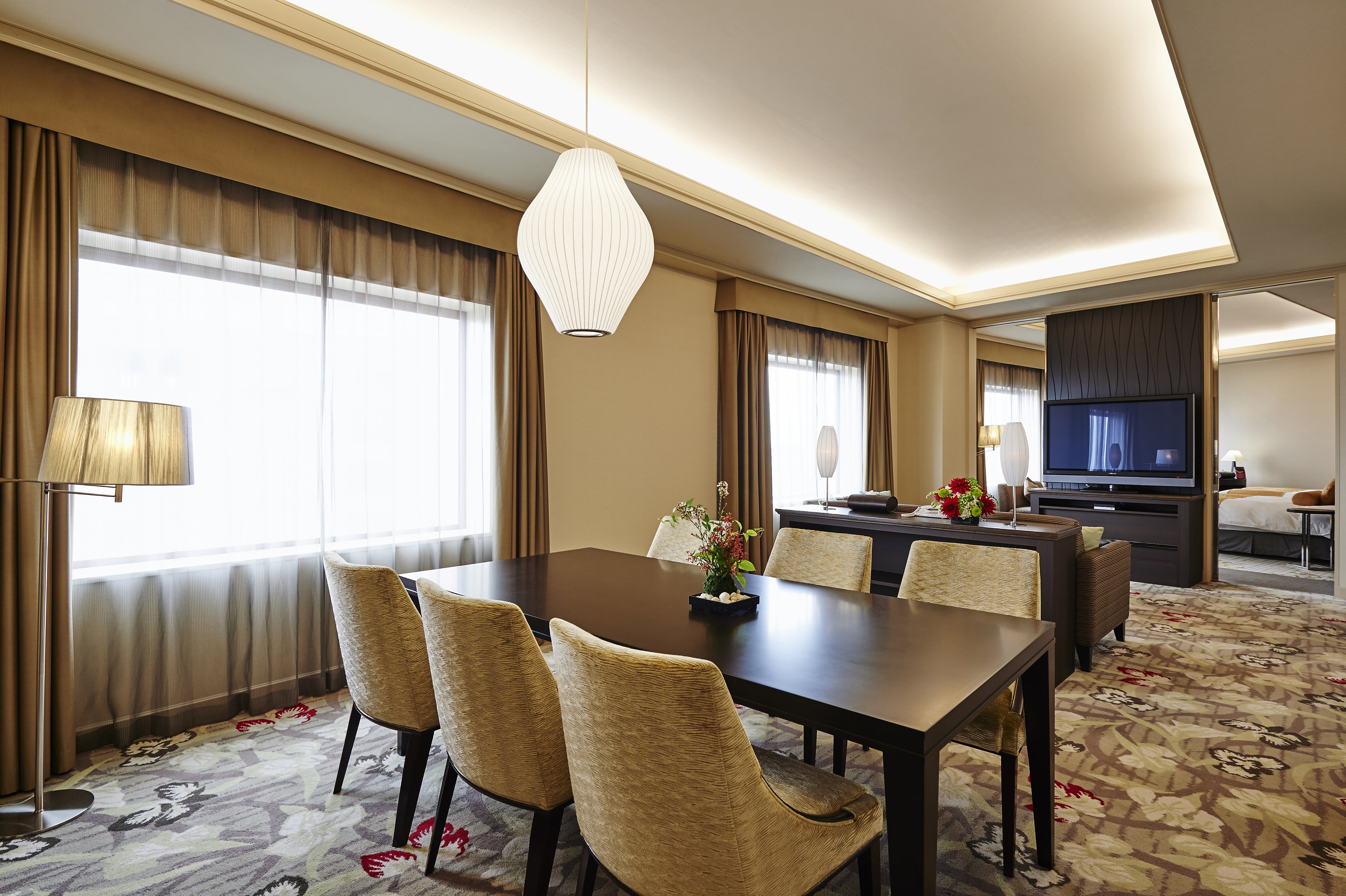 CROWNE PLAZA ANA KANAZAWA-guestroom-Imperial Suite living room.jpg