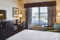  - Holiday Inn Express & Suites Nevada - I-49, Exit 101