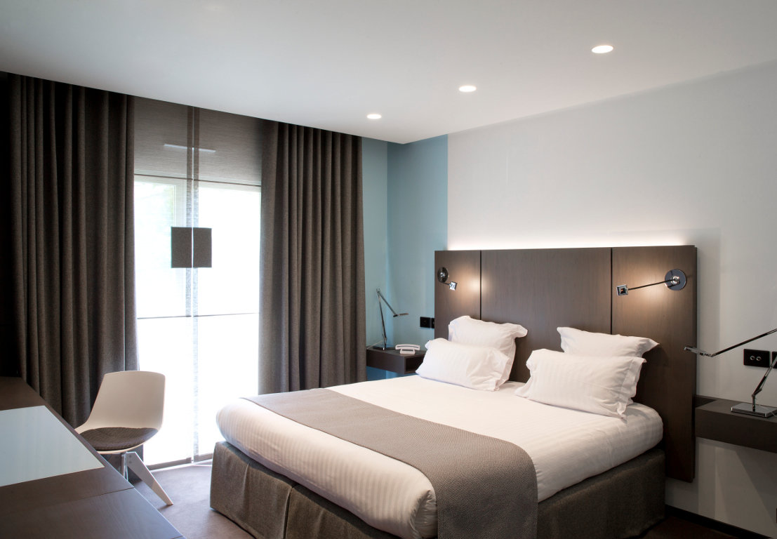 La Pyramide Patrick Henriroux-guestroom-Deluxe Room.jpg