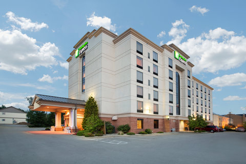 Our hotel is conveniently near Indiana University Bloomington.