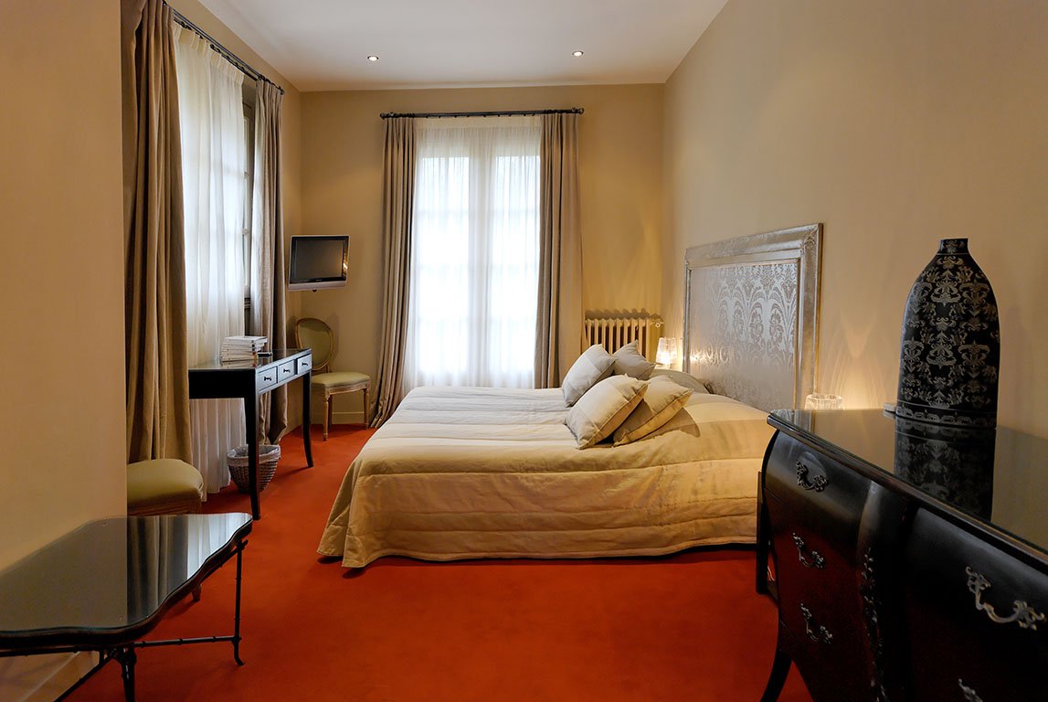 Domaine d Auriac-guestroom-Large Superior Room.jpg