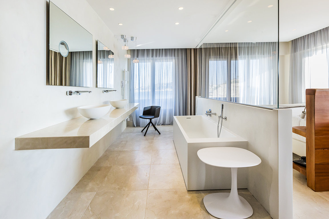 Le Petit Nice Passedat-guestroom-Bathroom.jpg