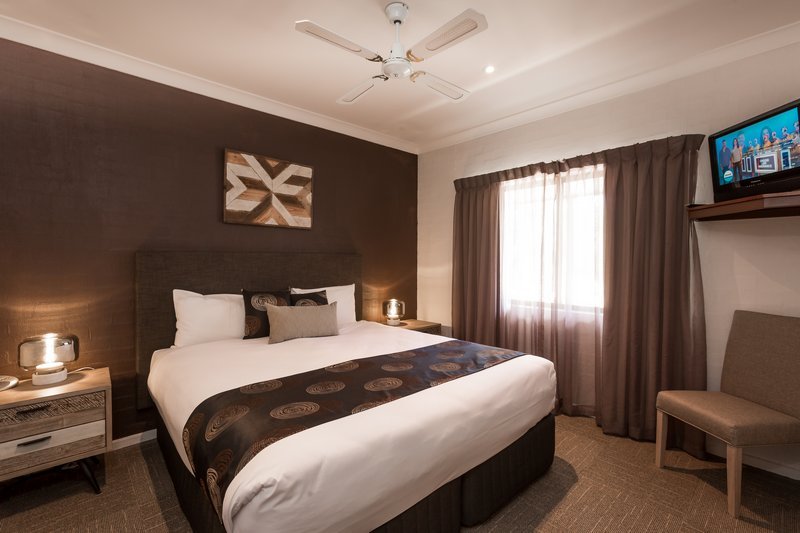 BLAZING STUMP MOTEL AND SUITES-guestroom-Inside Executive Apartment.jpg