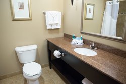  - Holiday Inn Express & Suites Northwood - I-35, Exit 214