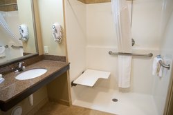  - Holiday Inn Express & Suites Northwood - I-35, Exit 214
