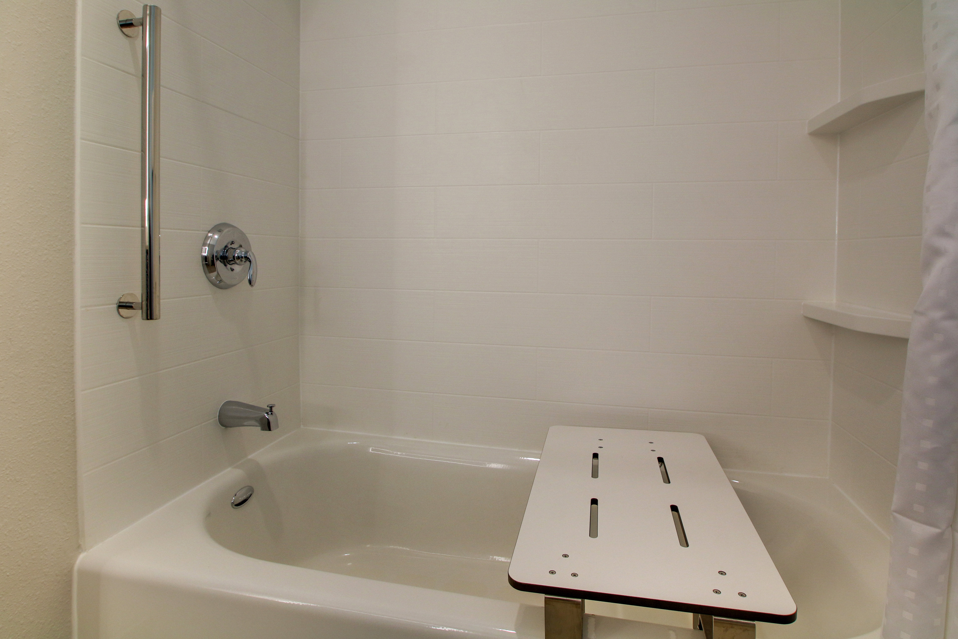HOLIDAY INN EXP STES NE MT PLEASANT-guestroom-Clean Guestroom Bathroom For You And Your Family.jpg