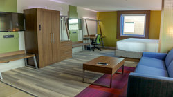  - Holiday Inn Express & Suites Entrance Airport Miami