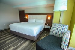  - Holiday Inn Express & Suites Entrance Airport Miami