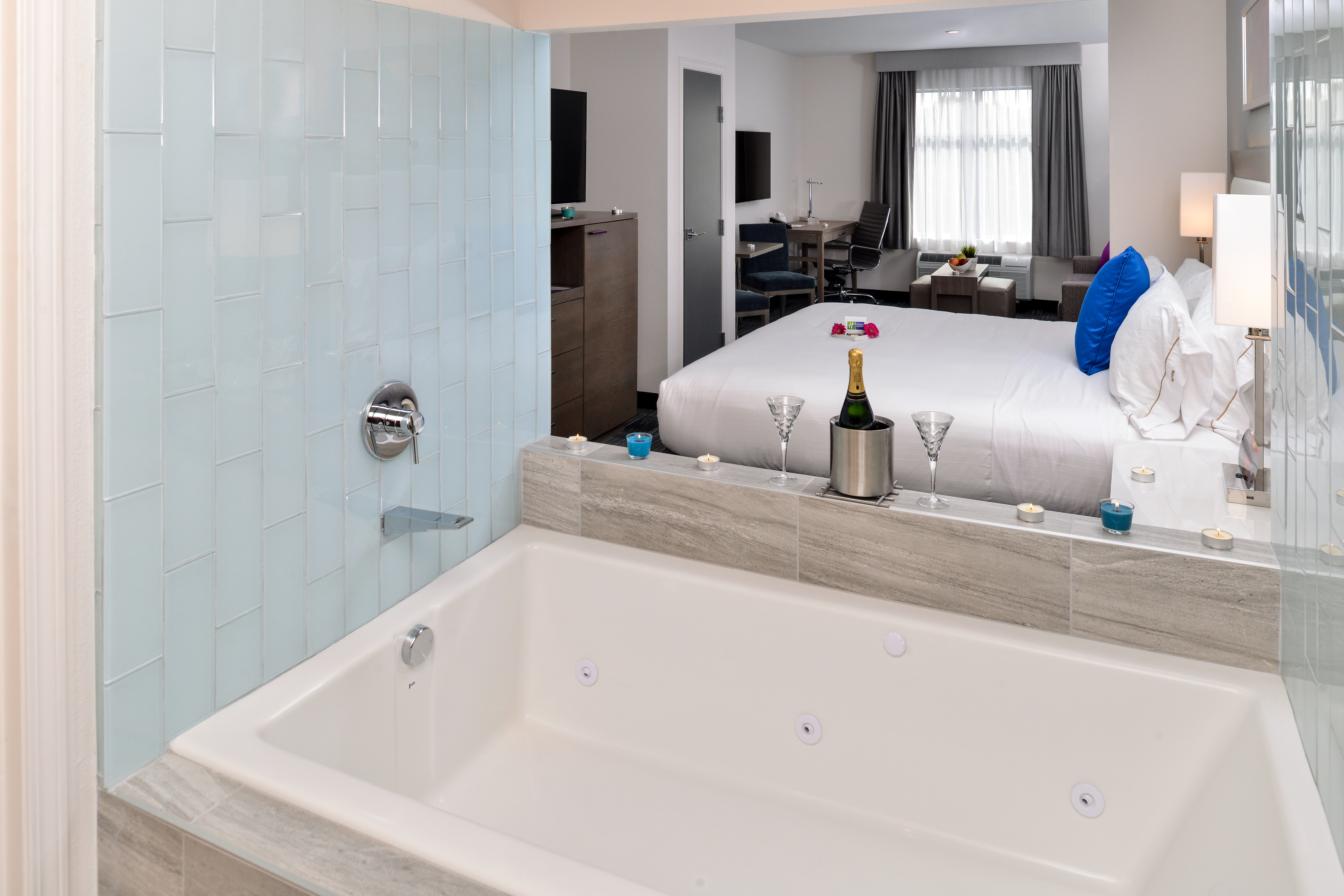 HOLIDAY INN EXP STES HOTEL CIRCLE B, photo 5