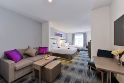  - Holiday Inn Express & Suites Mission Valley San Diego - I-8, Exits 4A & 4B