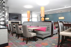  - Holiday Inn Express & Suites Quad City Moline - I-74 & I-280, Exit 5 & 18