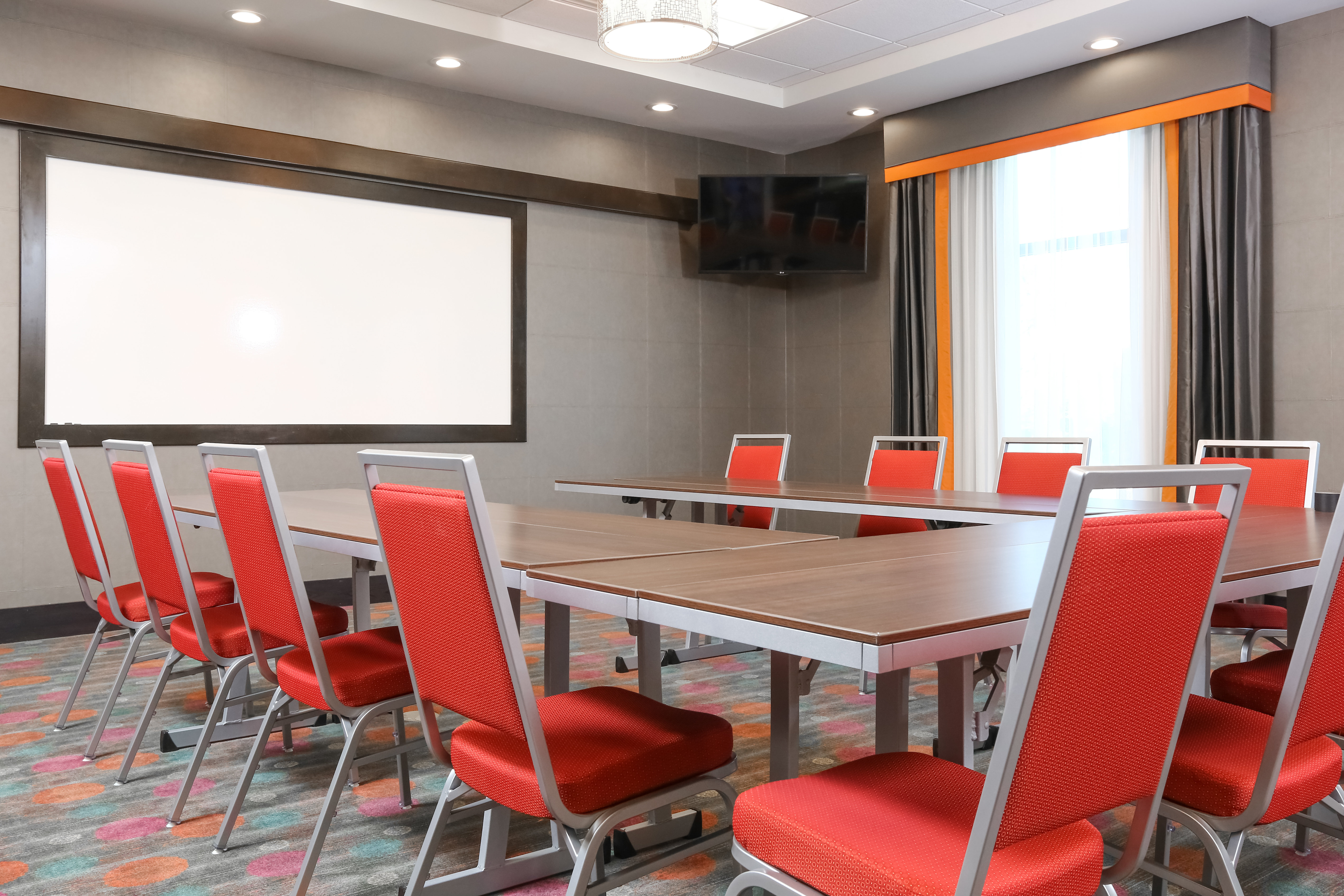 Holiday Inn Express Moline Quad Cities' corporate Meeting Room