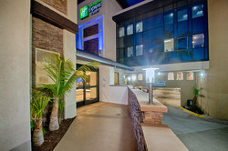  - Holiday Inn Express Costa Mesa