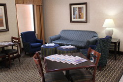  - Holiday Inn Express & Suites Kansas City - I-35, Exit 16