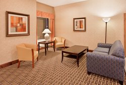  - Holiday Inn Express & Suites Kansas City - I-35, Exit 16
