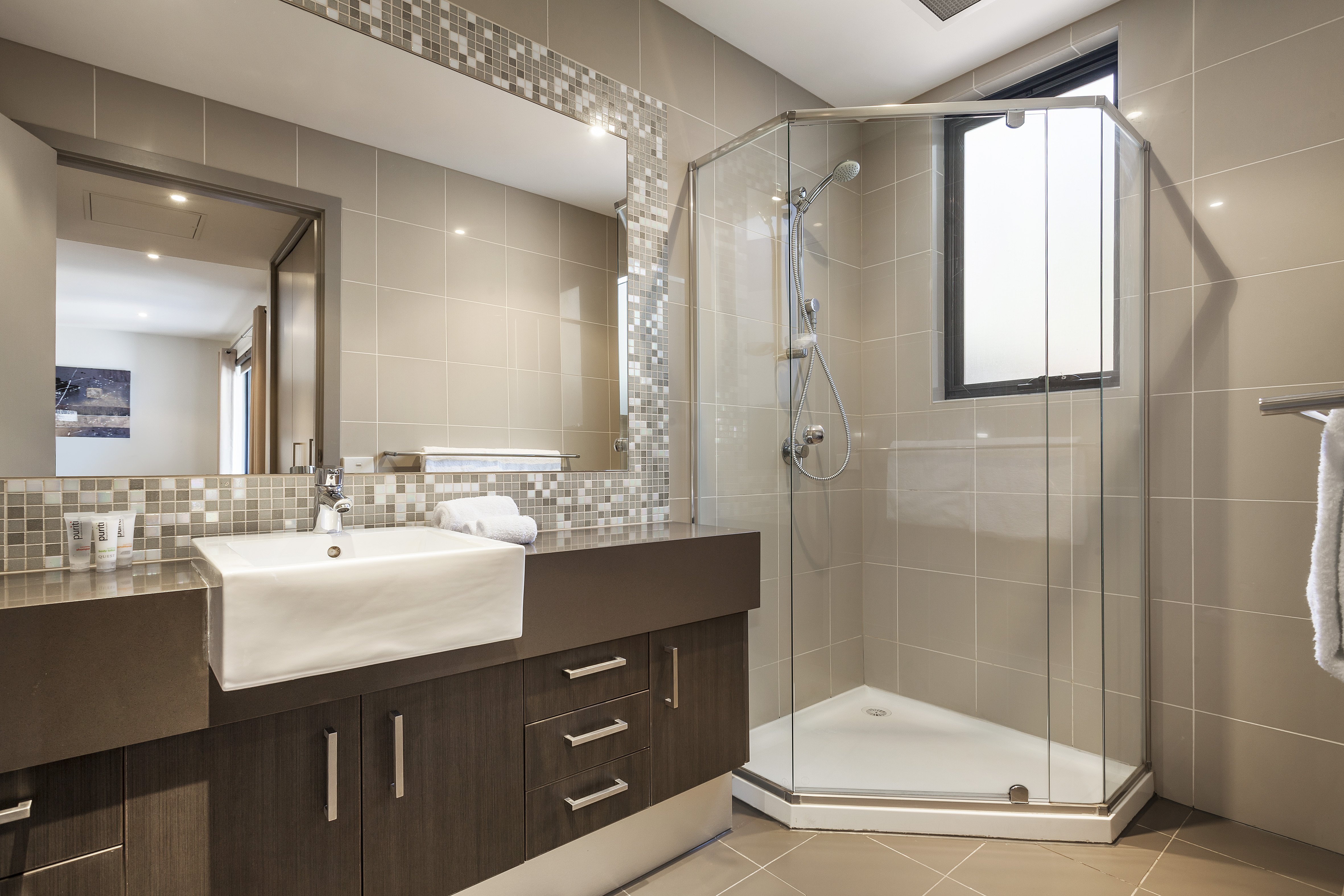 QUEST GLEN WAVERLEY-guestroom-Ensuite HR.jpg