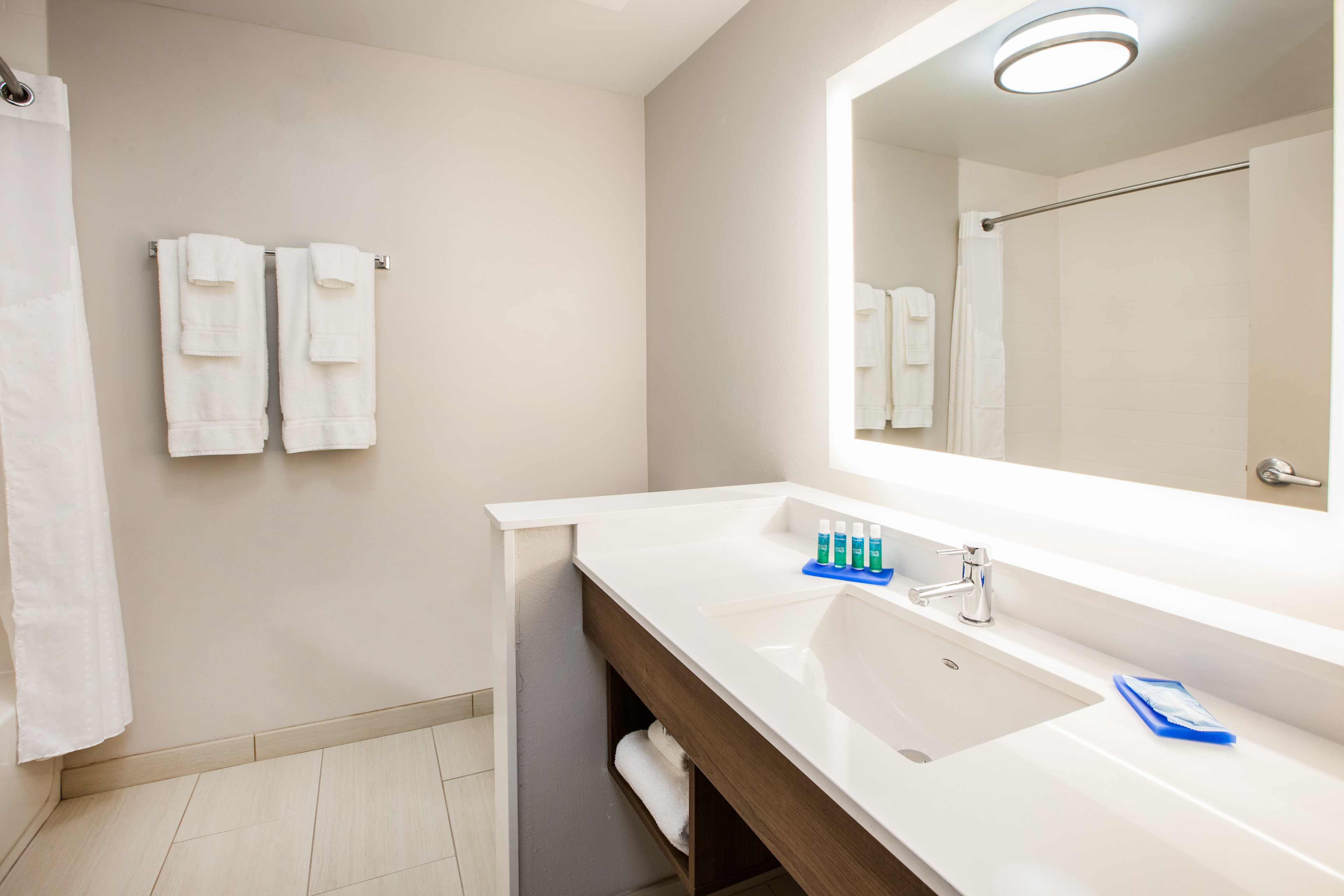 HOLIDAY INN EXP STES WOODSTOCK BY I-guestroom-Guest Bathroom .jpg