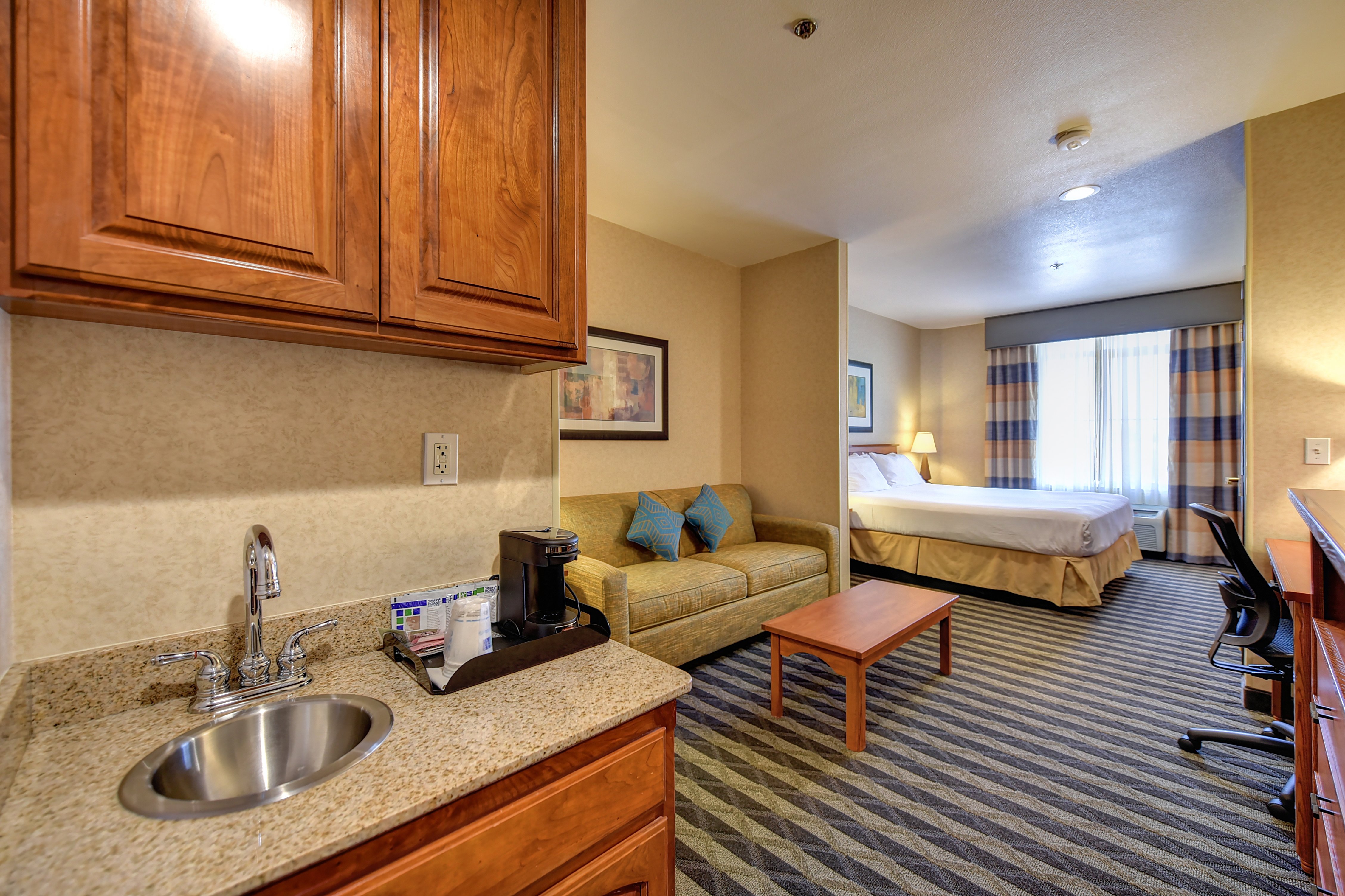 Mini Suite with wet bar