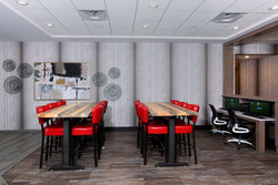  - Holiday Inn & Suites Airport Sioux Falls