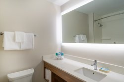  - Holiday Inn Express Howe - I-80 & I-90, Exit 121