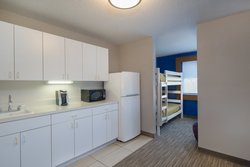  - Holiday Inn Express Howe - I-80 & I-90, Exit 121