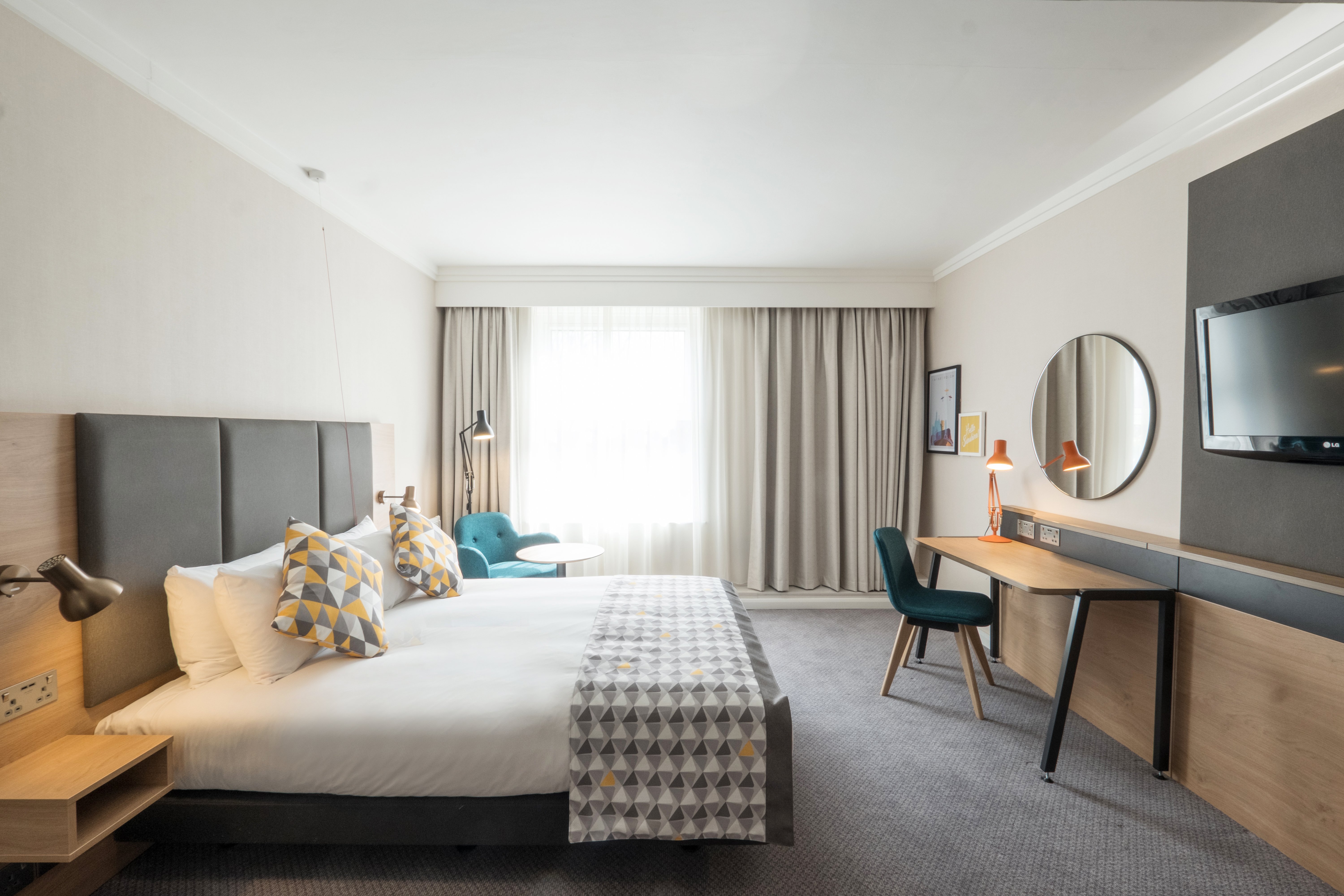 HOLIDAY INN FARNBOROUGH BY IHG-guestroom-Enjoy a relaxing stay in one of our standard double room.jpg